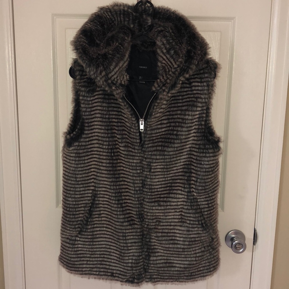 Forever 21 fur vest with hood and pockets sz S